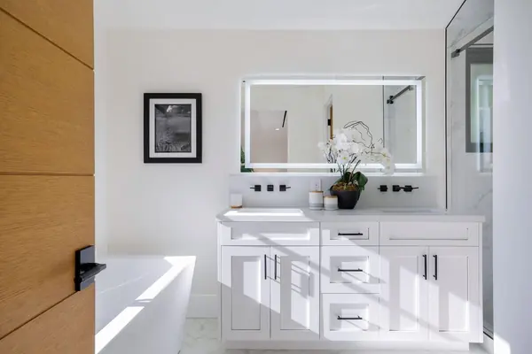 Entertainment built-in with floating oak shelves