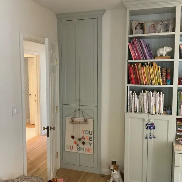 Vanity with an integrated tower cabinet