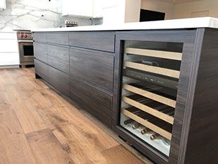 Frameless Alder Kitchen with Shaker Style doors with a Merlot Lacquer Finish