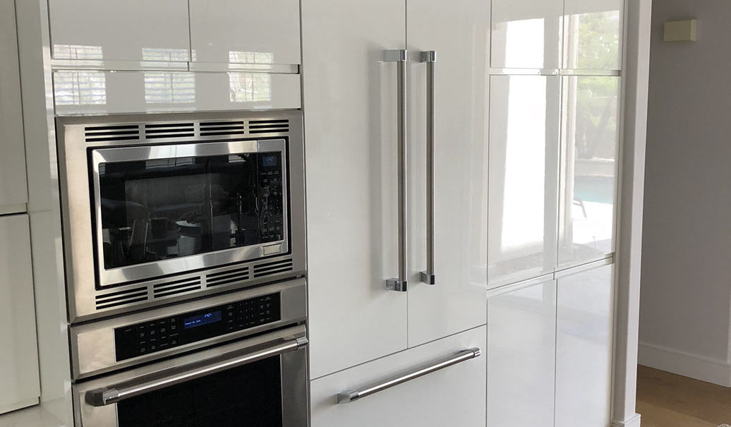 Frameless Alder Kitchen with Shaker Style doors with a Merlot Lacquer Finish