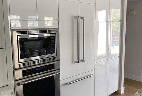 Frameless Alder Kitchen with Shaker Style doors with a Merlot Lacquer Finish
