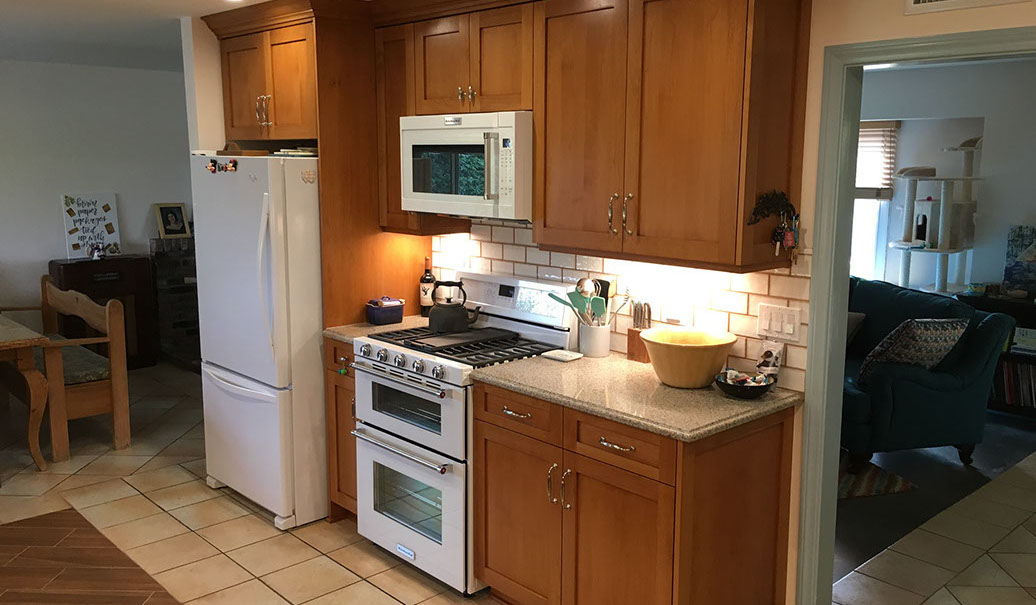 Frameless Alder Kitchen with Shaker Style doors with a Merlot Lacquer Finish